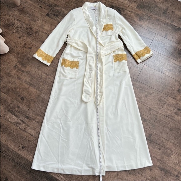 Vintage Vanity Fair Full Length Lace Embroidered Dacron /Polyester Rob NWOT - Picture 12 of 12